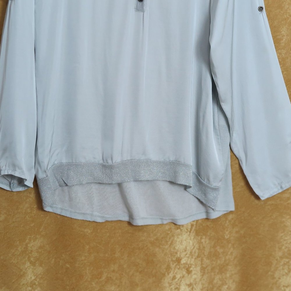 NWT Moda Made in Italy Silver Button-V-Neck Rayon Hi-Lo Pullover O/S MSRP $74 - Picture 3 of 7